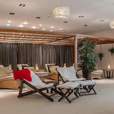Club Hotel